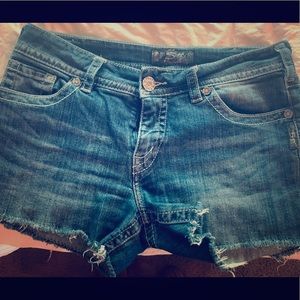 Preowned women’s cut off short jean shorts sz 31